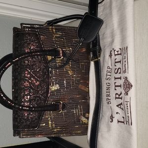 L' ARTISE Double handle bag.